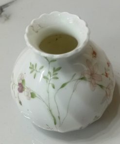 China Bone Vase Made in England (1)