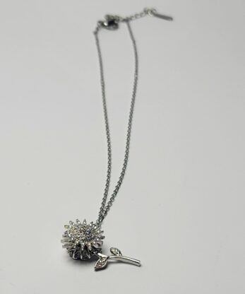 Sparkling Spinning Flower Pendent