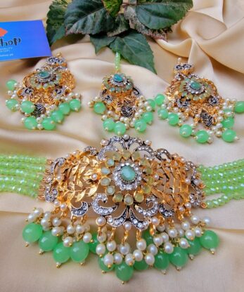 Marvelous Green Color Kundan Chokar Set with Earrings and Tikka