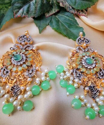 Marvelous Green Color Kundan Chokar Set with Earrings and Tikka