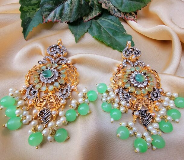 Marvelous Green Color Kundan Chokar Set with Earrings and Tikka