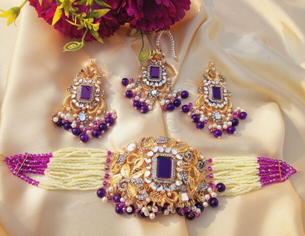 Kundan Chokar Set with Earrings and Tikka