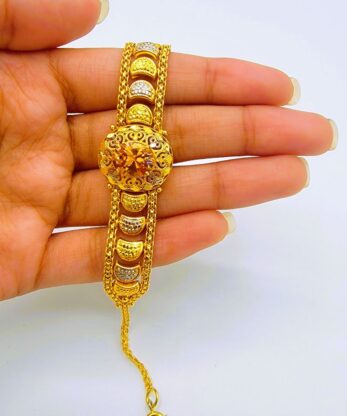 Pretty High Quality Gold-Polished Bracelet