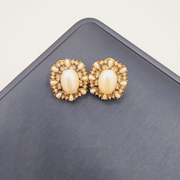 Spectacular Stud Earrings in Pakistan