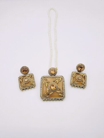 Golden Glow Maala Set with Earrings for Elegance Golden Glow Maala Set with Earrings for Elegance