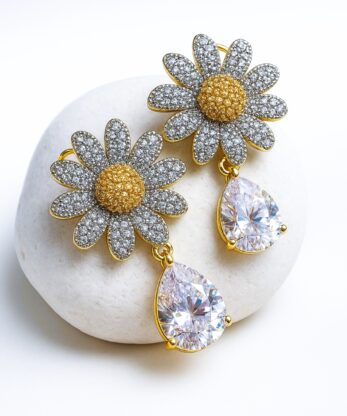 Sparkling one-Carat Earrings with Crystal Drop
