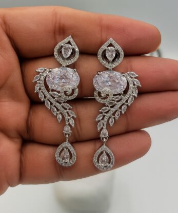 Sparkling One-Carat leaf drop earrings for the Modern Woman
